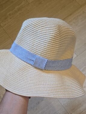 Banana Republic Sun Hat with Blue/White Accent